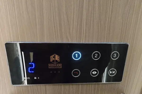 Thang máy gia đình chị Hương