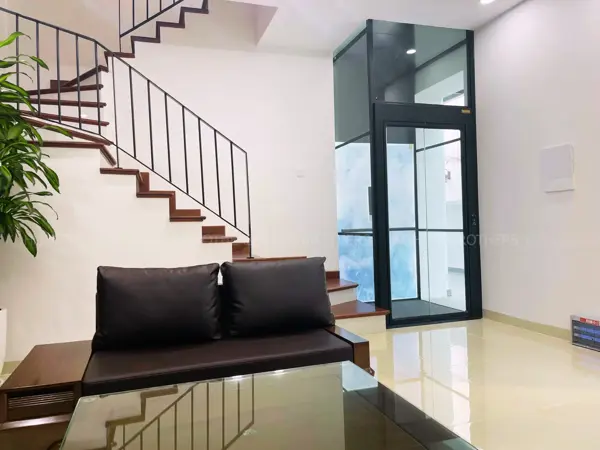 Thang máy gia đình anh Núi