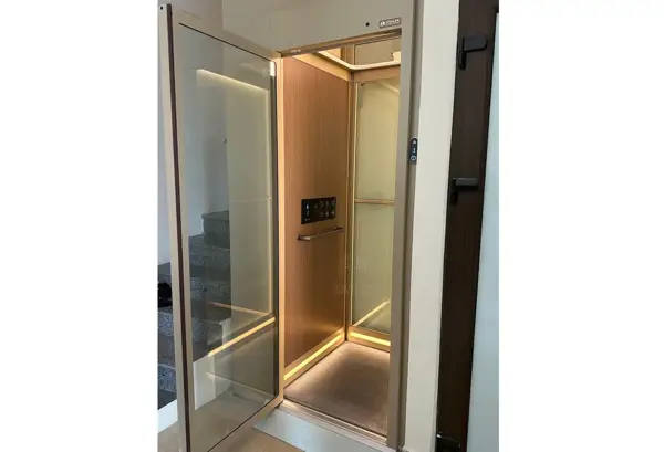 Thang máy gia đình chị Hương